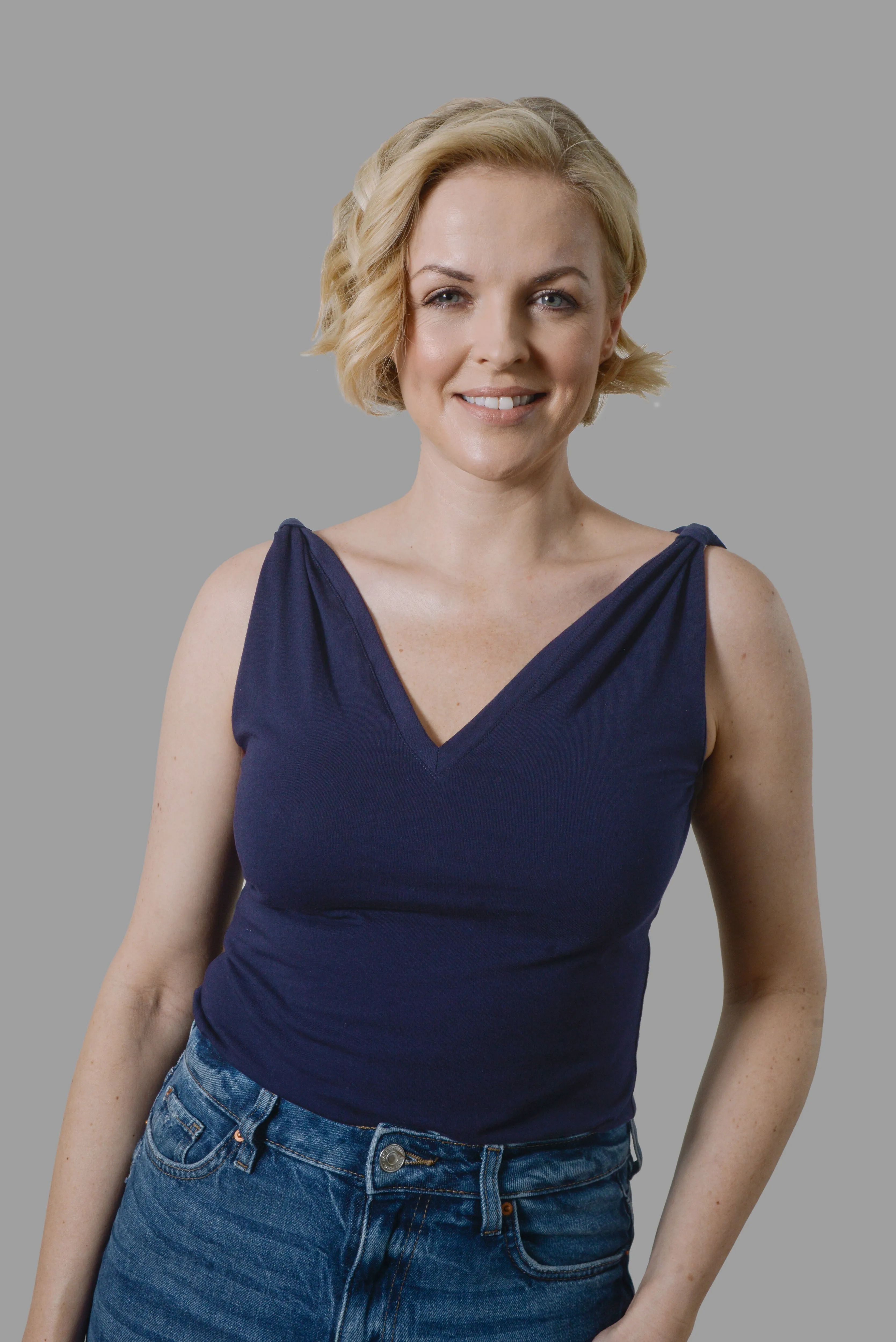 SYLVIE-V-NECK AND V-BACK SLEEVELESS T-SHIRT