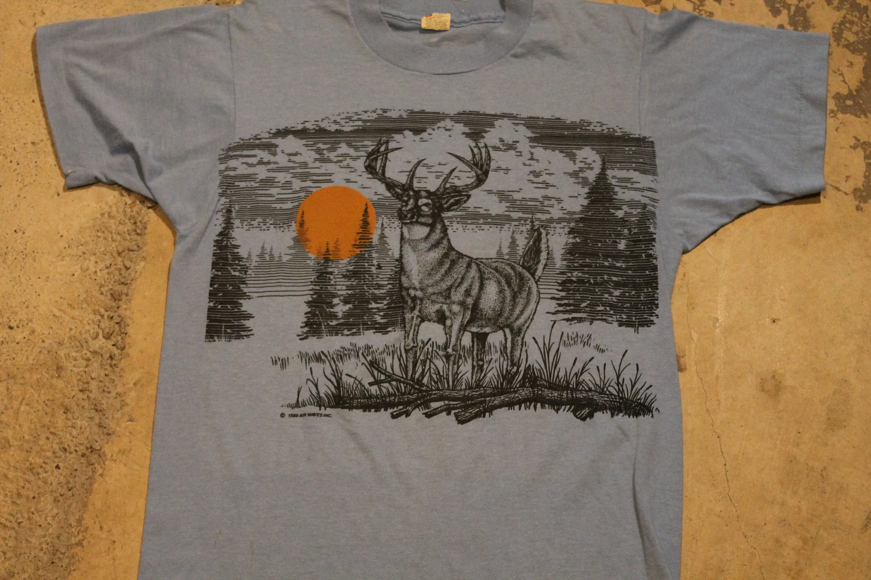 Vintage 1989 Deer Theme Graphic T Shirt